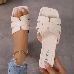 Sandale simple chic et élégante pour femme