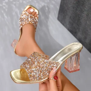 Sandales à talons transparentes pour femme à paillettes et à sequins.