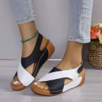 Sandales compensées pour femme à couleurs contrastées style romain