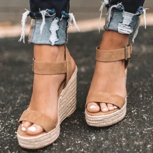 Sandale compensée espadrille simple et élégante