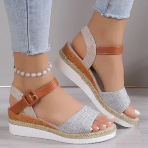 Sandale compensée stylée et classe pour femme