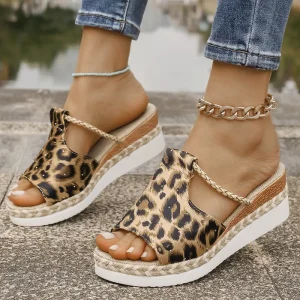 Sandale compensée léopard femme