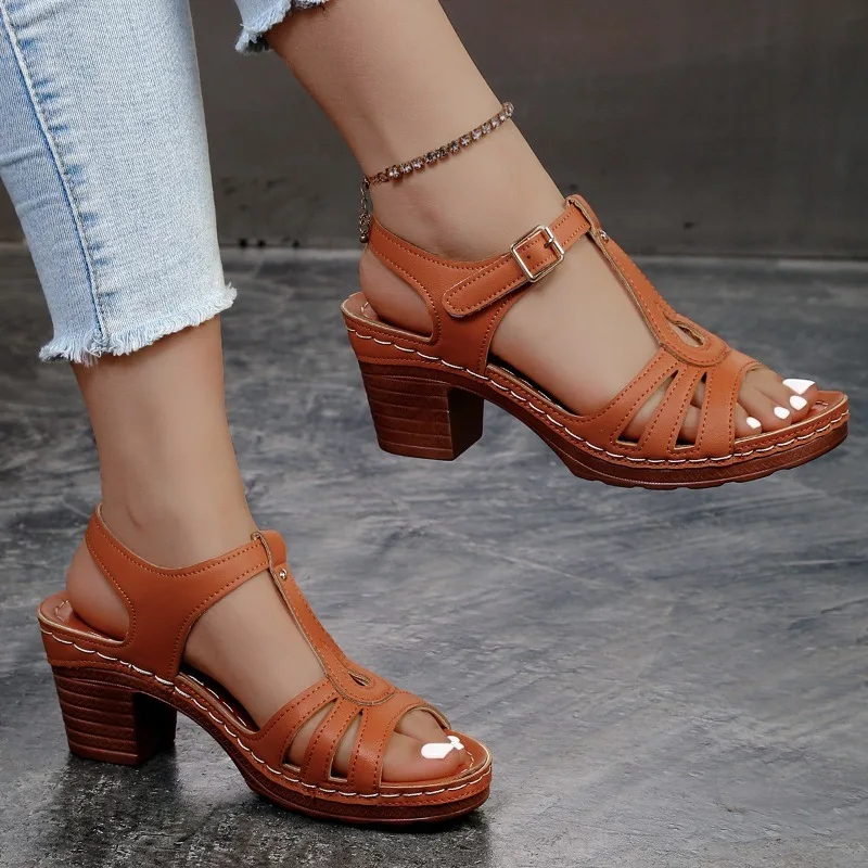 Sandales à talons carrée décontractées et rétro en cuir pour femmes. – Image 2