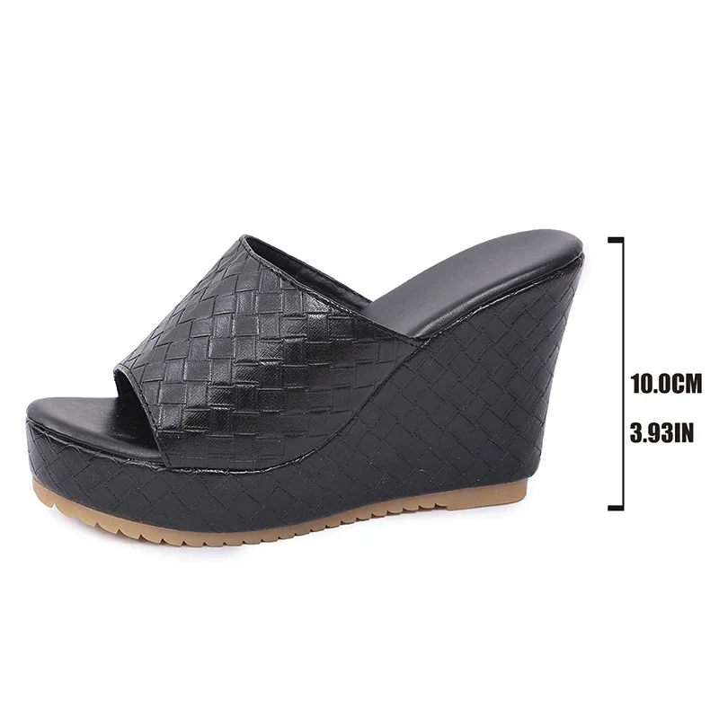 Sandale compensée sexy et antidérapante en cuir noir tressé pour femme. – Image 6