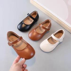 Sandale en cuir, souple et antidérapant pour enfants.