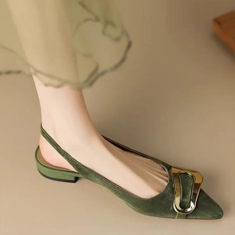 Chaussures pour femmes en suède à bout pointu, à bride arrière, mules de créateur – Image 4