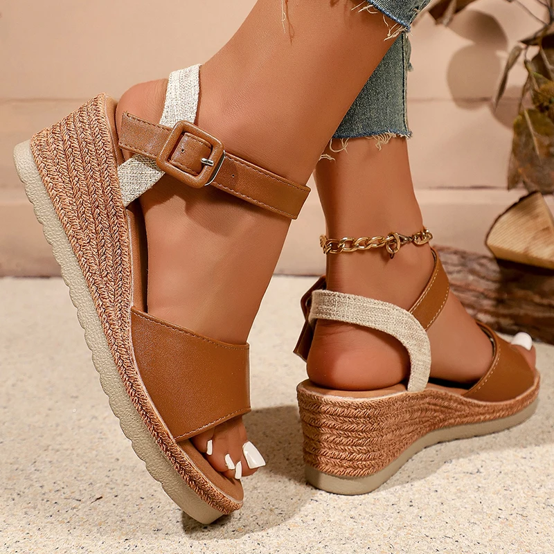 Sandales compensées légères pour femmes avec bride à boucle. – Image 5