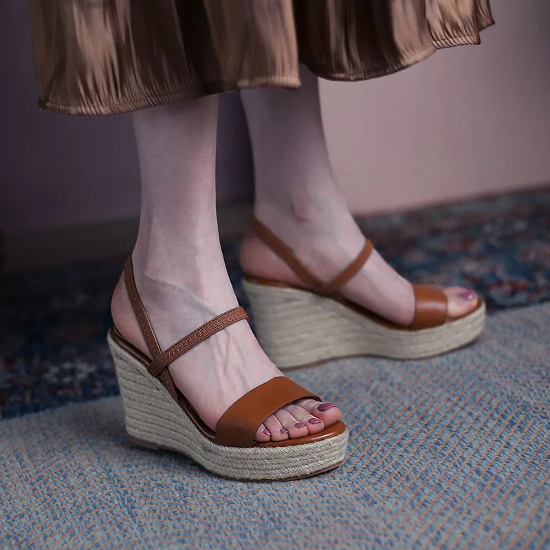 Sandales espadrilles à talons compensés bohème en cuir, design minimaliste – Image 5