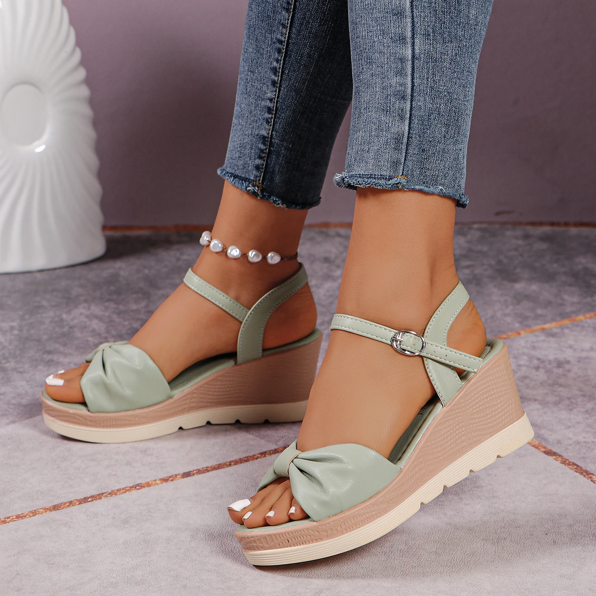 Sandales compensée pour femme, à plateforme, à bout ouvert, avec nœud. – Image 2