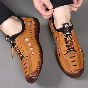 Sandales en cuir souple respirante avec semelle antidérapante pour homme.