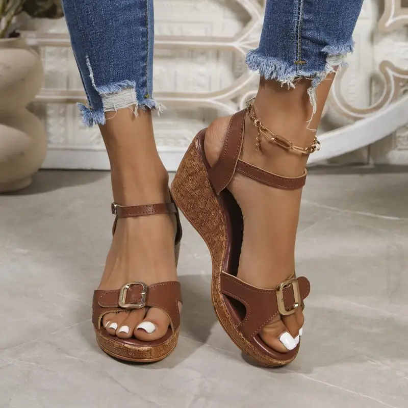 Sandales compensées à plateforme vintage, de créateur pour femme. – Image 2