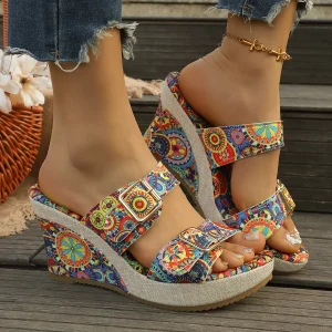 Sandales compensées à talon haut pour femmes avec décoration à rivets vintage