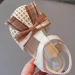 Sandales à nœud papillon tendance,  respirantes à découpes et antidérapantes pour enfants.