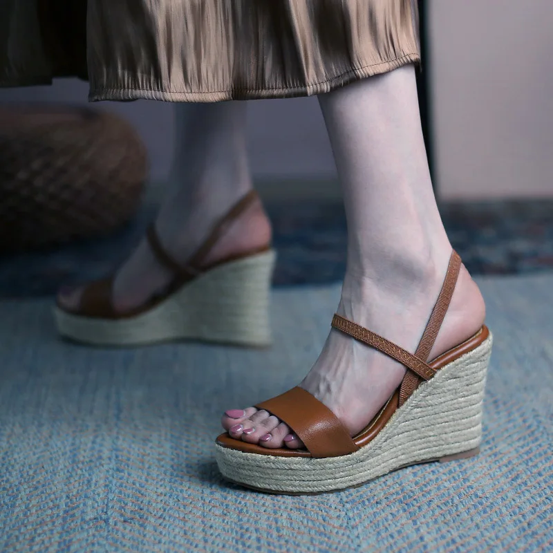 Sandales espadrilles à talons compensés bohème en cuir, design minimaliste – Image 4